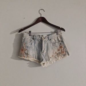 Mid rise Jean shorts